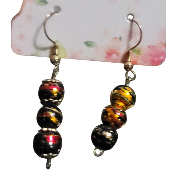 Beautiful beaded dangle earrings - Picture 1 of 3